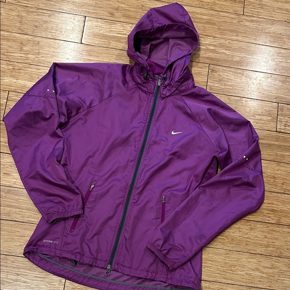 Nike Women's Vibrant Purple Gorpcore Storm-Fit Jacket Women’s Medium Full Zip